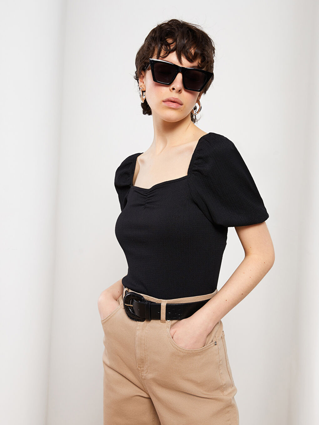 T-shirt pour Femmes à Manches Courtes Uni avec Col Carré-2