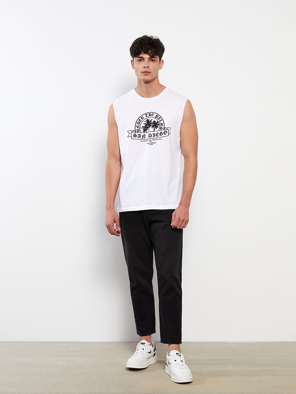 Beyaz Bisiklet Yaka Baskılı Penye Erkek Kolsuz Tişört