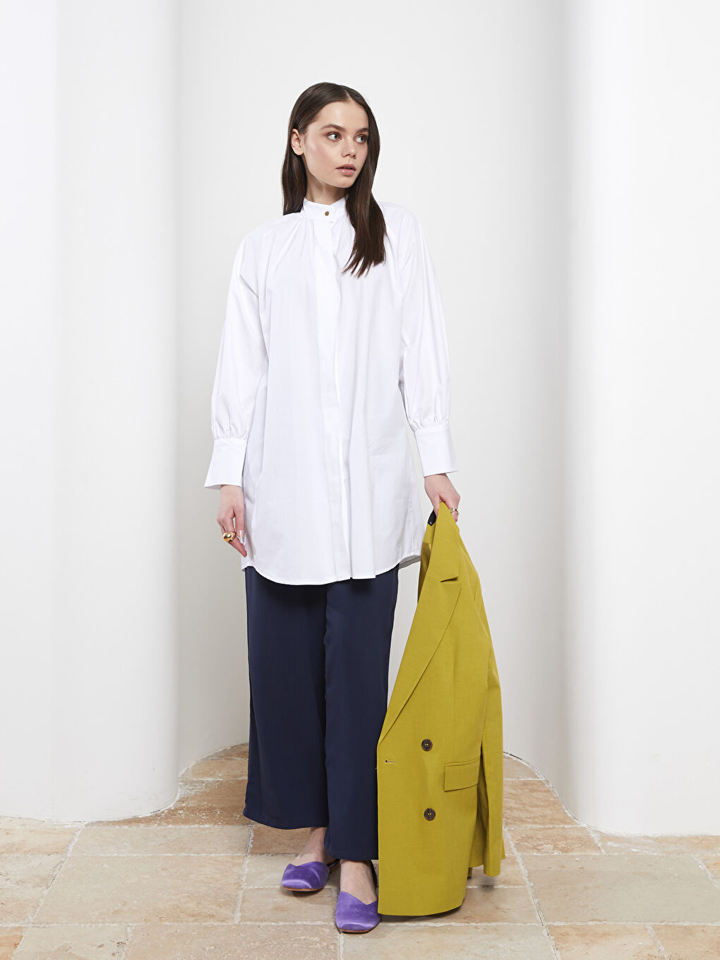 Beyaz Hakim Yaka Düz Uzun Kollu Poplin Kadın Tunik