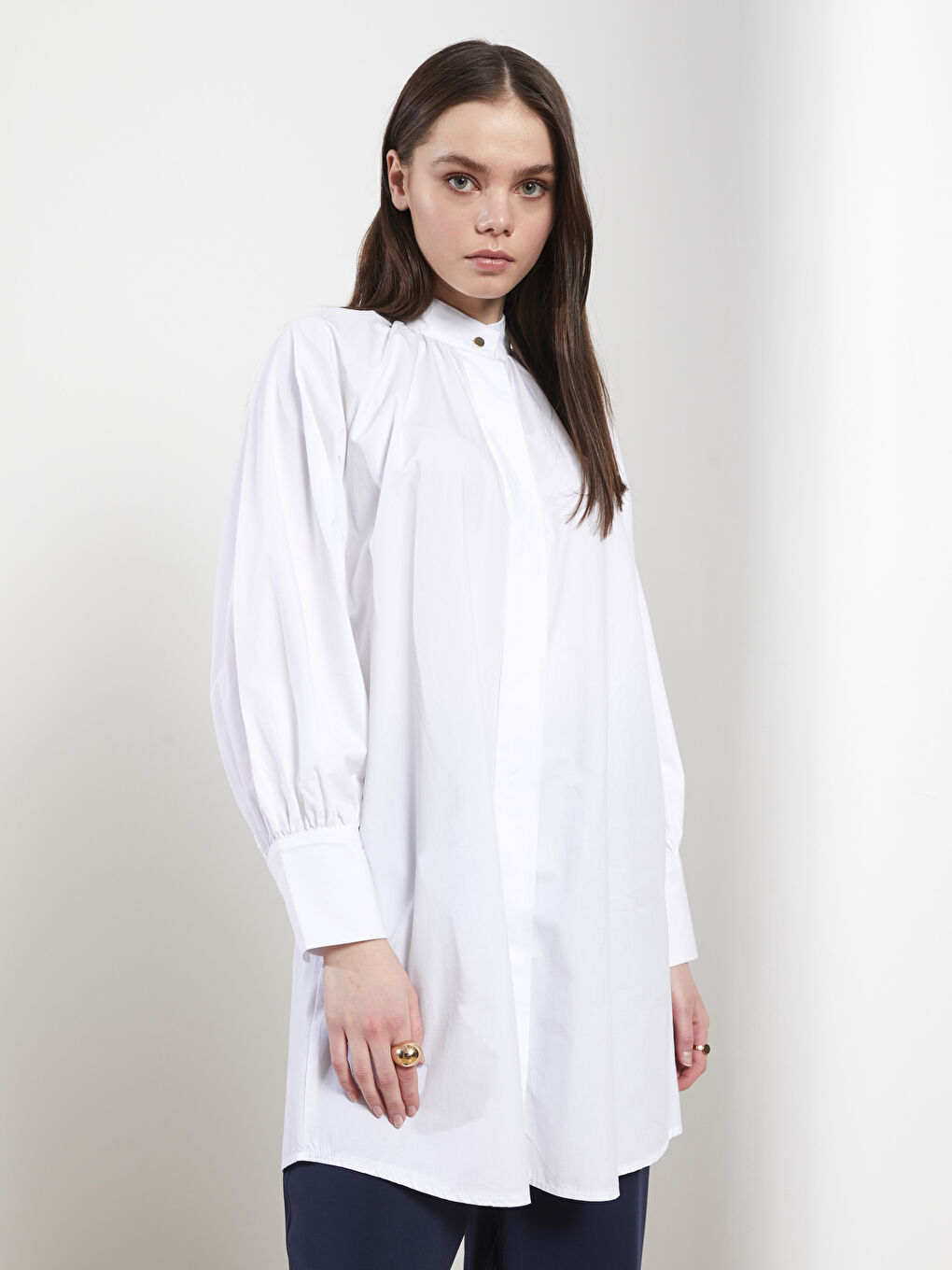 Beyaz Hakim Yaka Düz Uzun Kollu Poplin Kadın Tunik-1