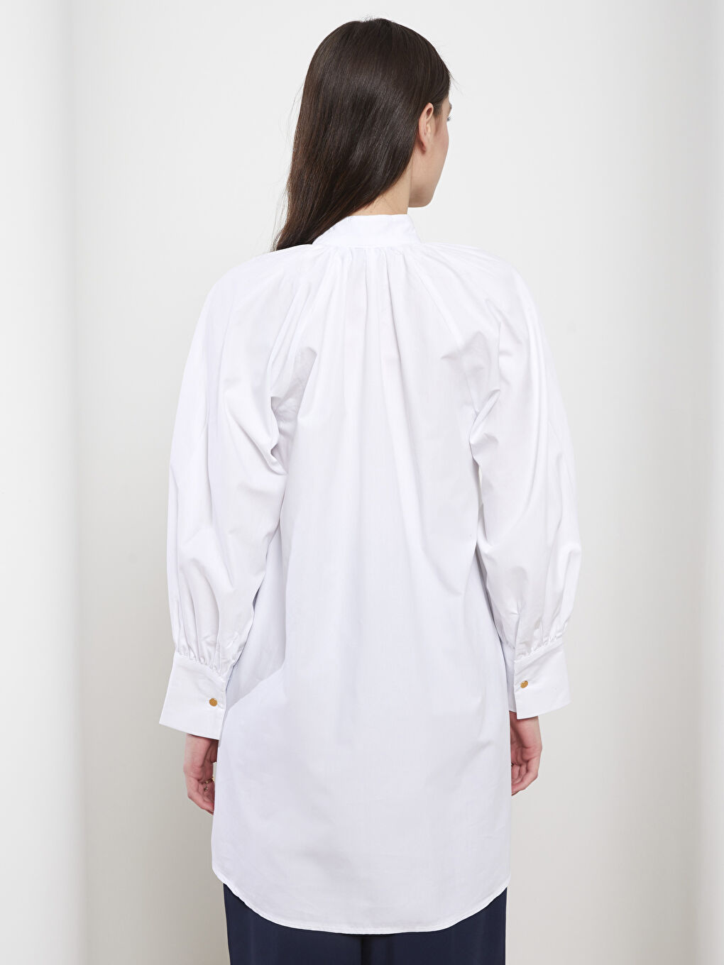 Beyaz Hakim Yaka Düz Uzun Kollu Poplin Kadın Tunik-4