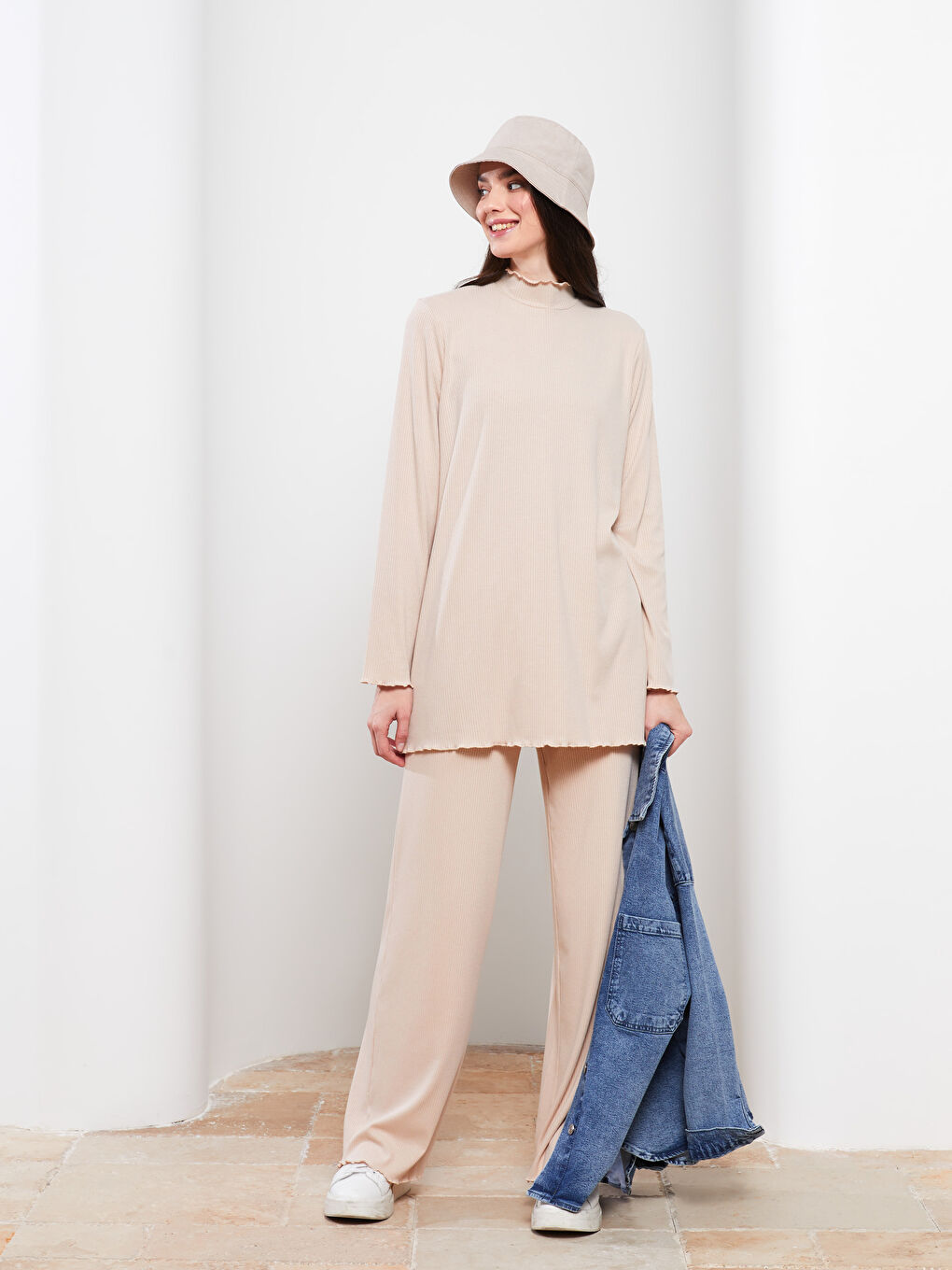LCW Modest بلوزة نسائية طويلة بقصة مستقيمة وكم طويل ورقبة مرتفعة -S2J050Z8-S5P