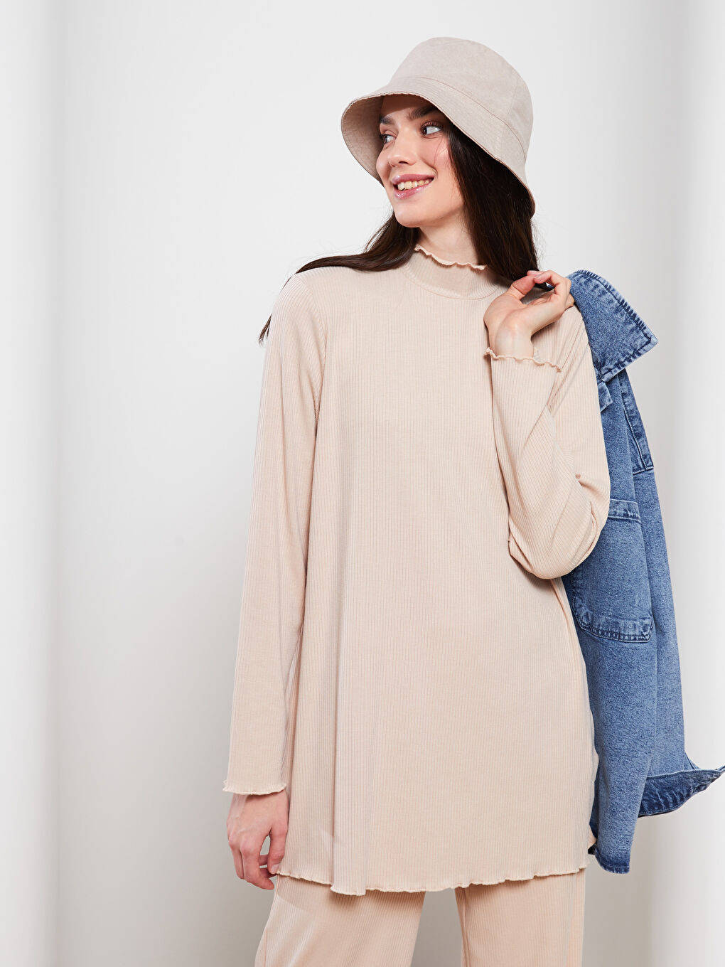 LCW Modest بلوزة نسائية طويلة بقصة مستقيمة وكم طويل ورقبة مرتفعة -S2J050Z8-S5P