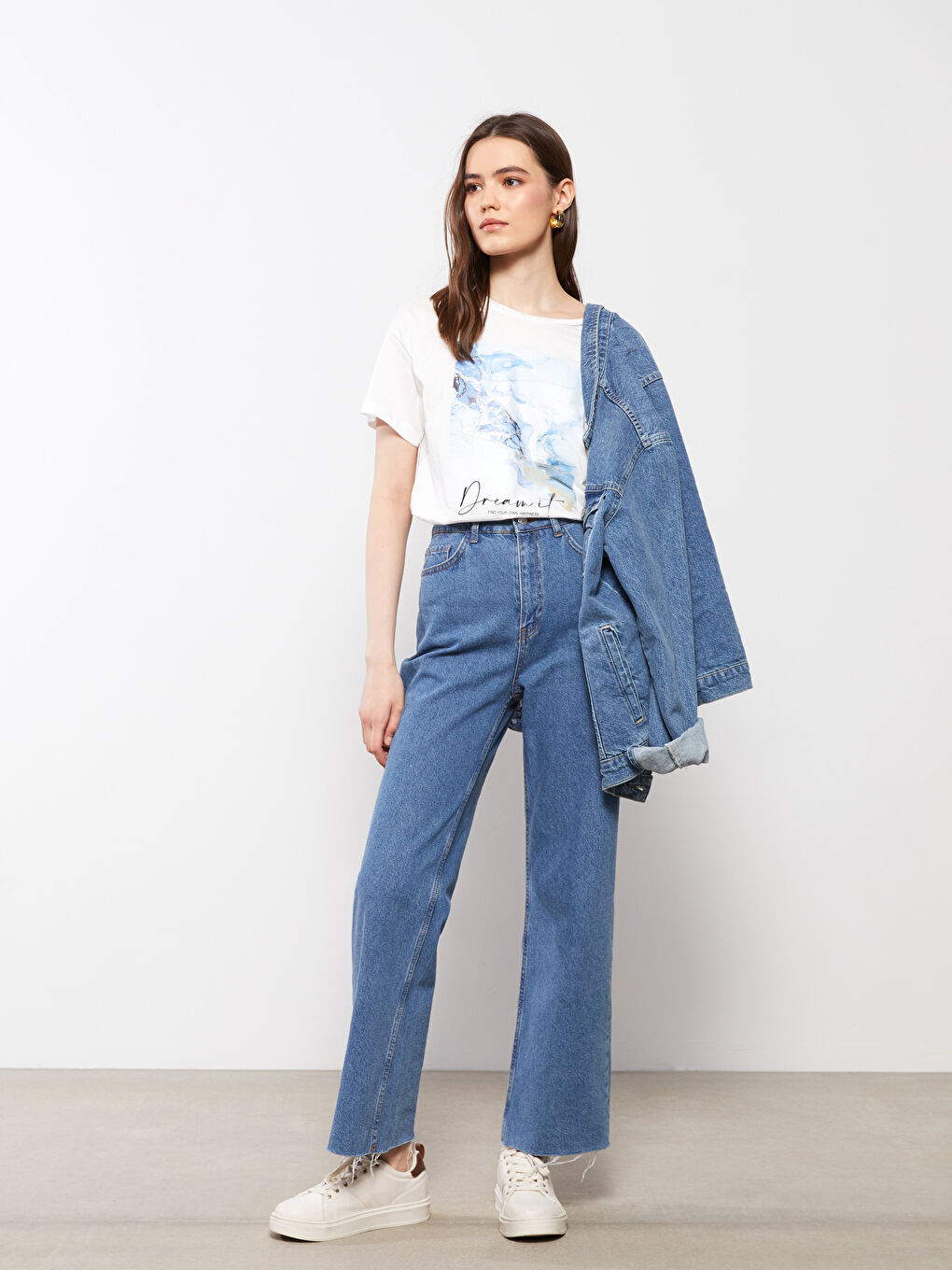 تيشيرت قطن كم قصير مطبوع بياقة دائرية للسيدات