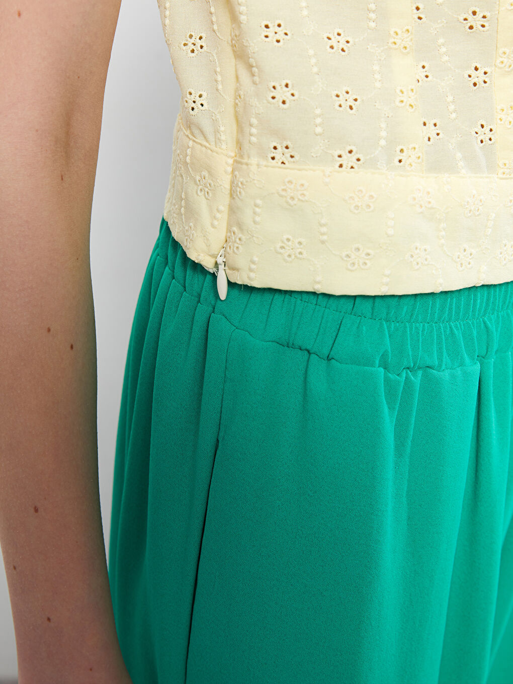 Square Collar Sleeveless Embroidery Women's Blouse-3