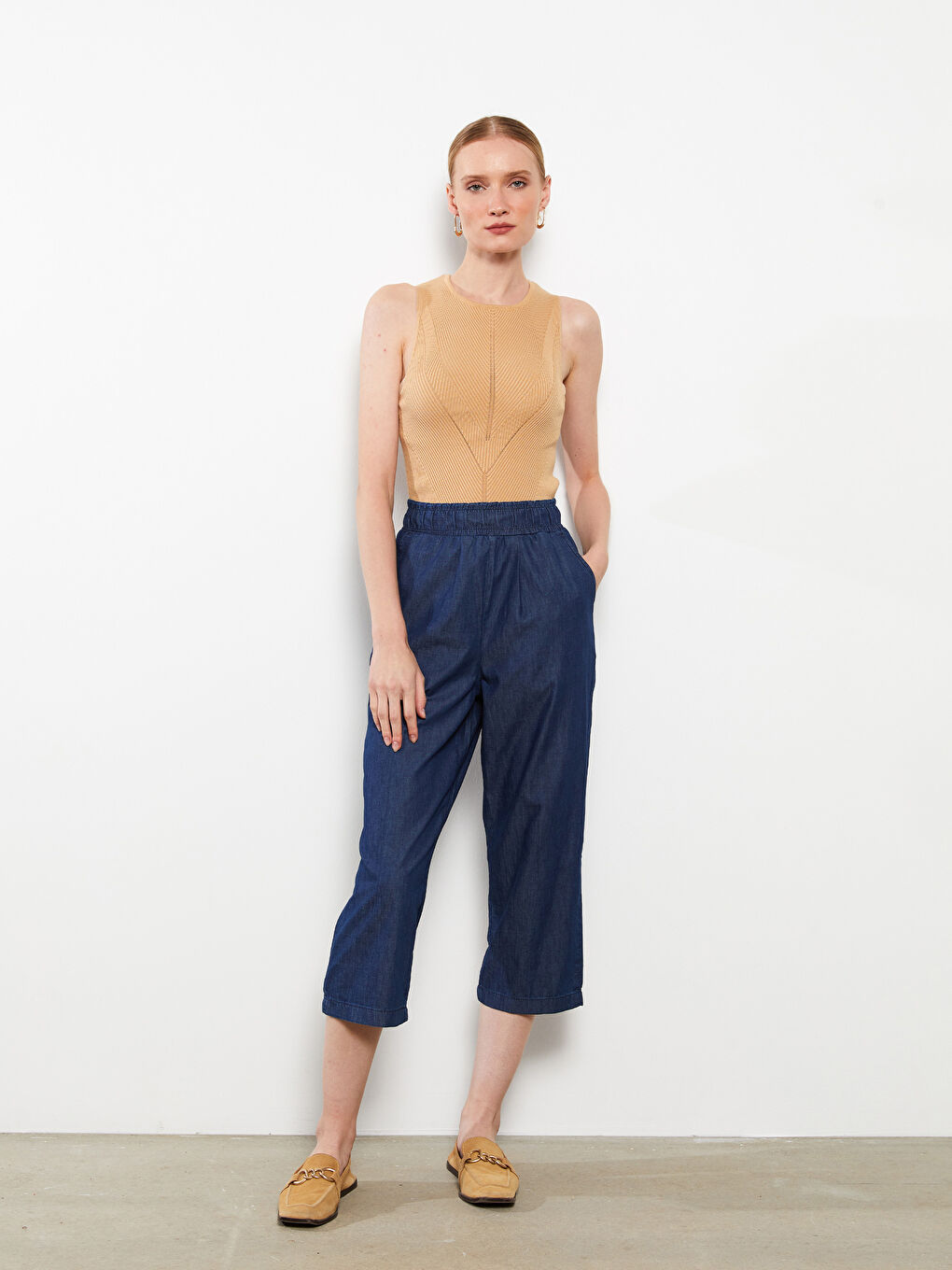 İndigo Kadın Beli Lastikli Düz Jean Kapri