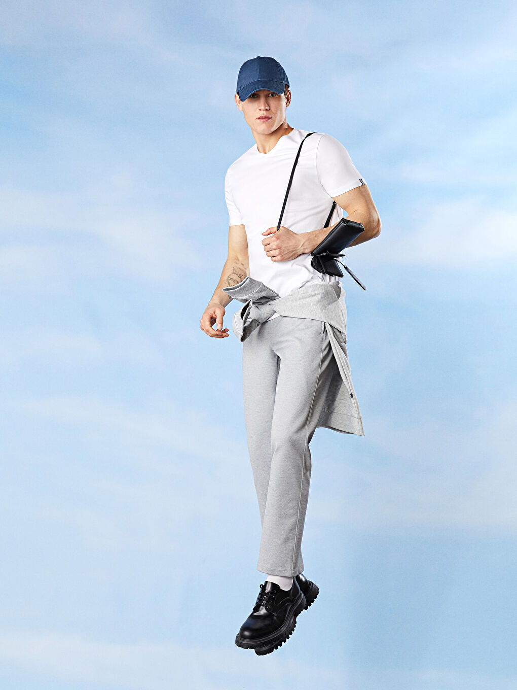 Beyaz V Yaka Kısa Kollu Basic Penye Erkek Tişört