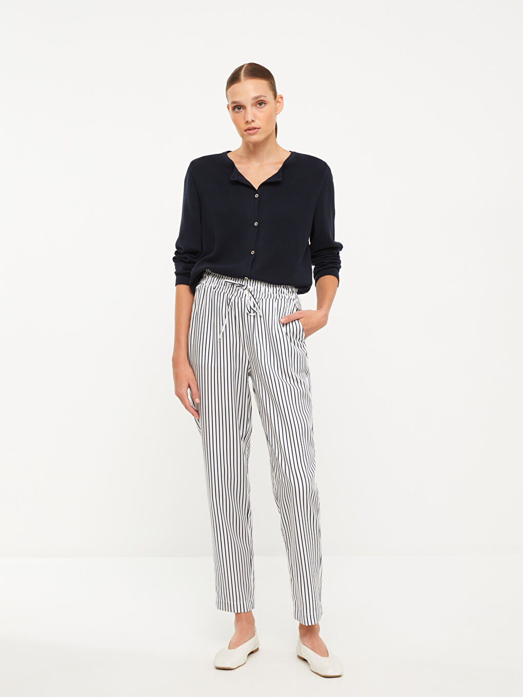 بنطلون مخطط بخصر مرن وبقصة عادية للسيدات-1