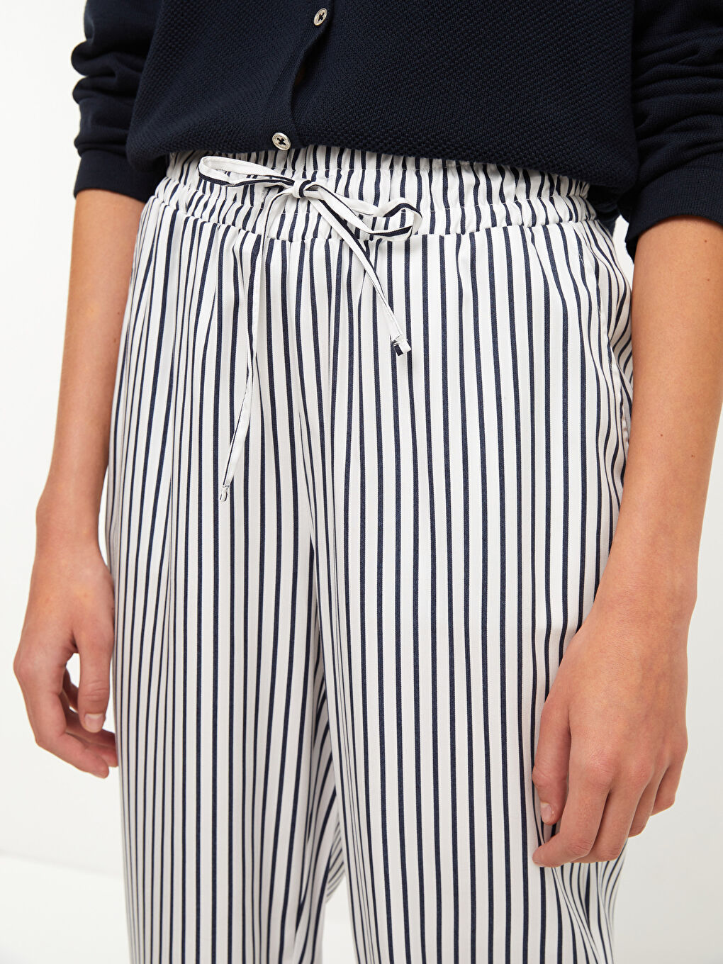 بنطلون مخطط بخصر مرن وبقصة عادية للسيدات-2