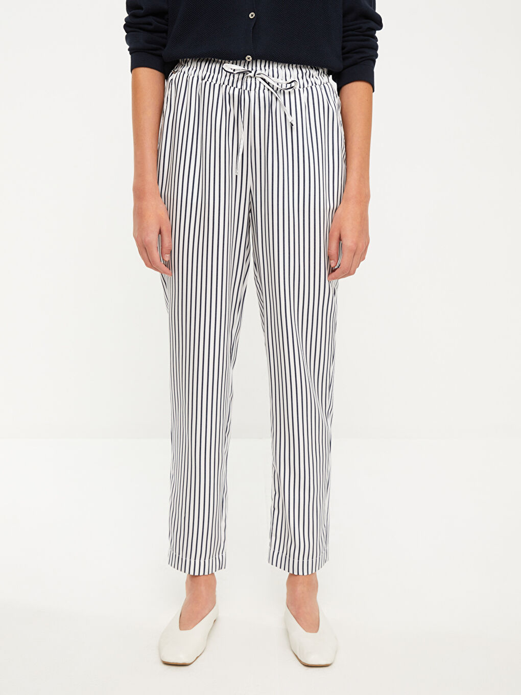 بنطلون مخطط بخصر مرن وبقصة عادية للسيدات-3