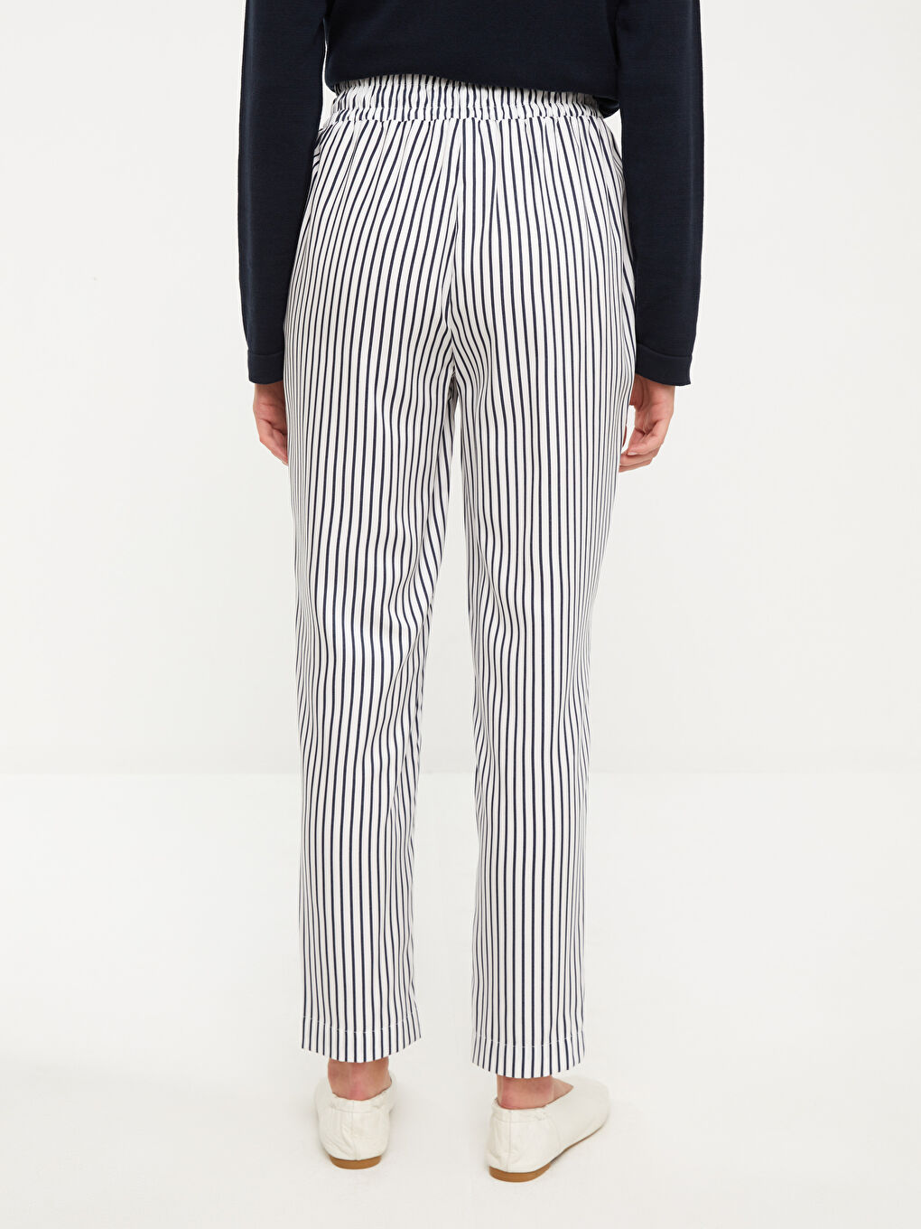 بنطلون مخطط بخصر مرن وبقصة عادية للسيدات-4