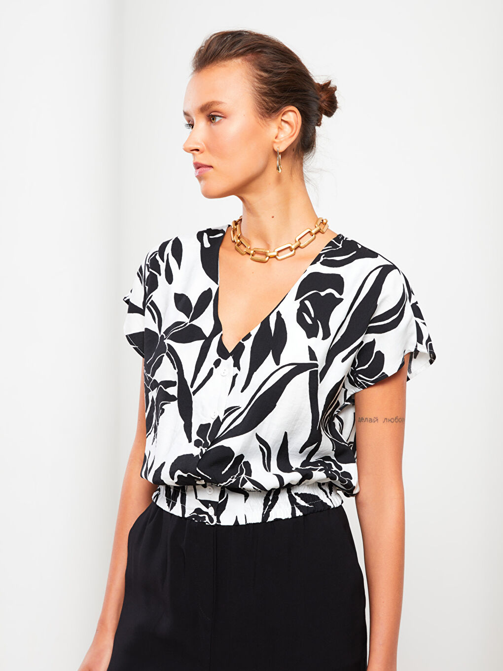 V-Neck Patterned Short Sleeve Crop Women's Blouse-1