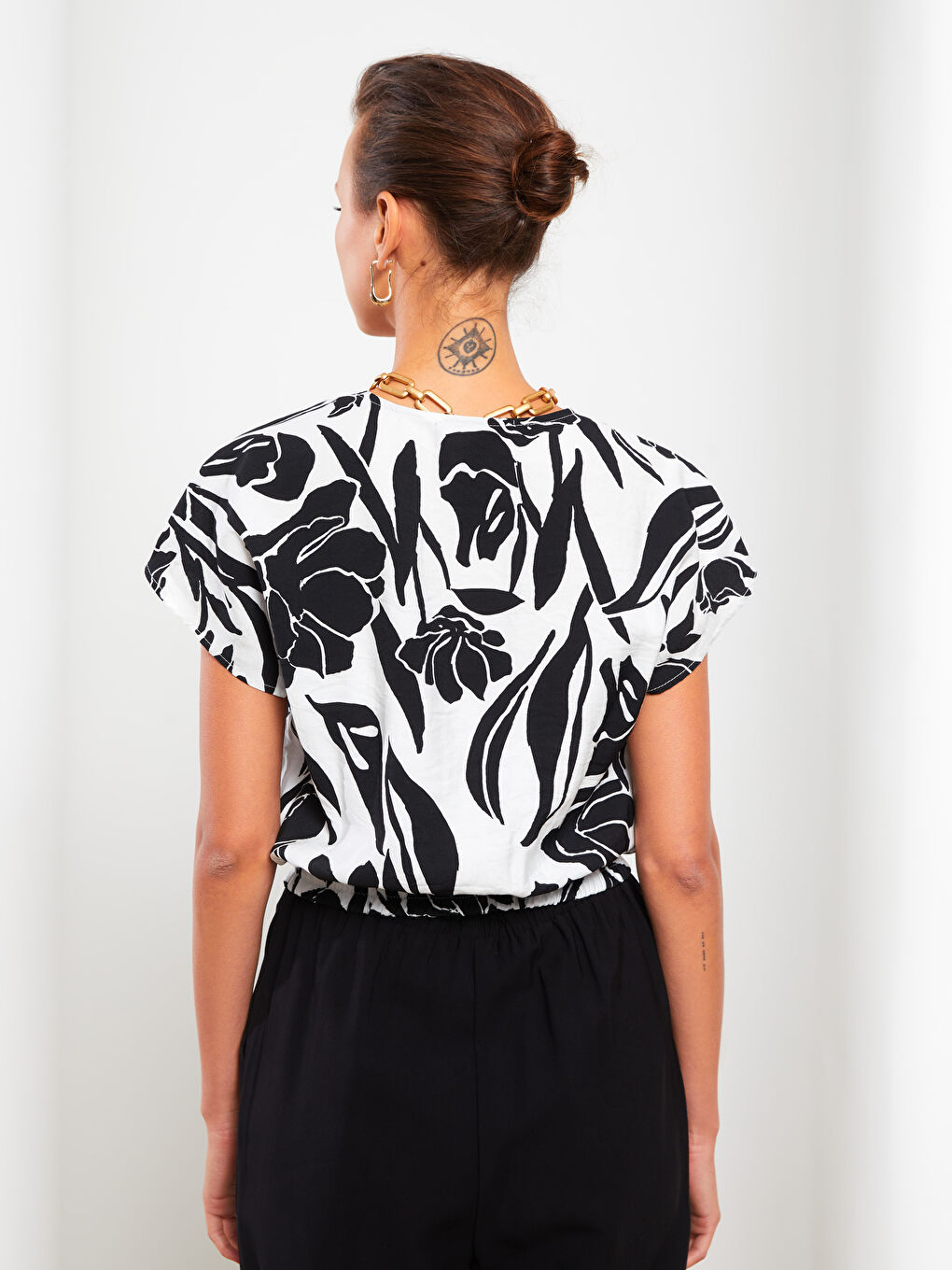 V-Neck Patterned Short Sleeve Crop Women's Blouse-4