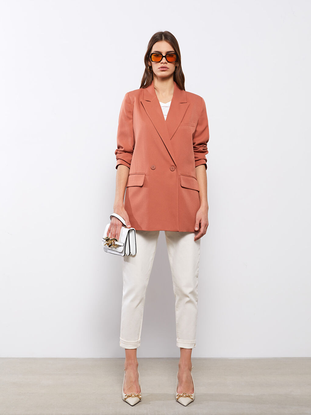 Прямой пиджак с длинным рукавом и застежкой на пуговицах для женщин