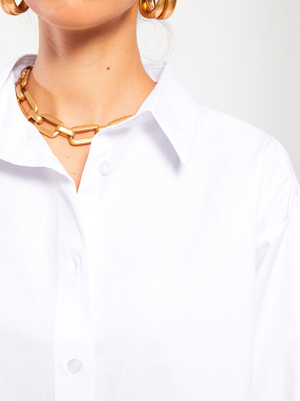 Beyaz Önden Düğme Kapamalı Düz Uzun Kollu Poplin Kadın Gömlek-3