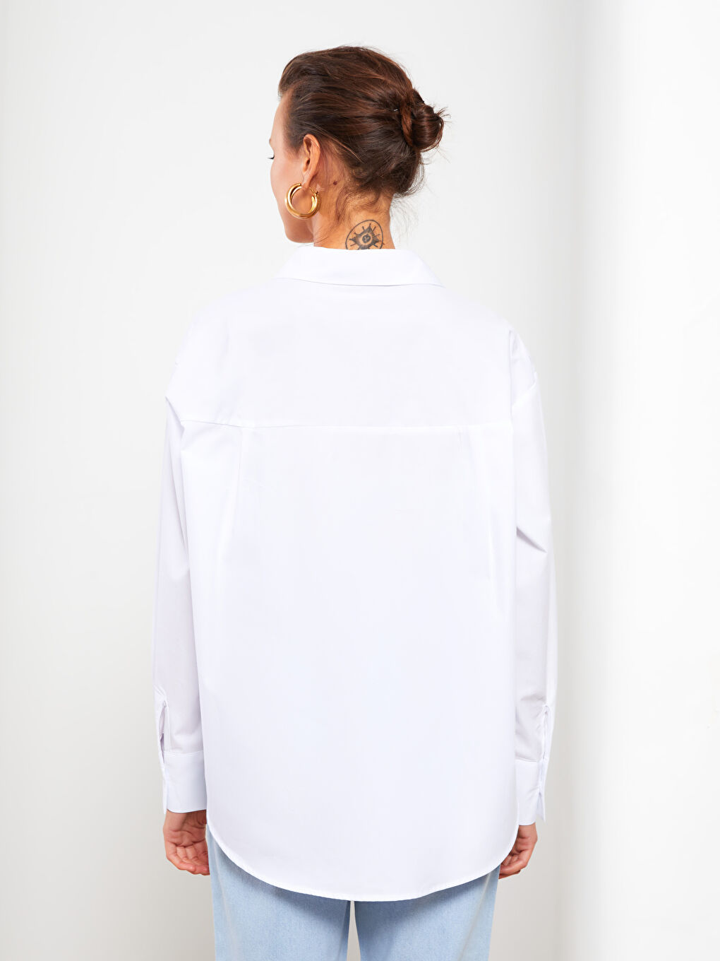 Beyaz Önden Düğme Kapamalı Düz Uzun Kollu Poplin Kadın Gömlek-4