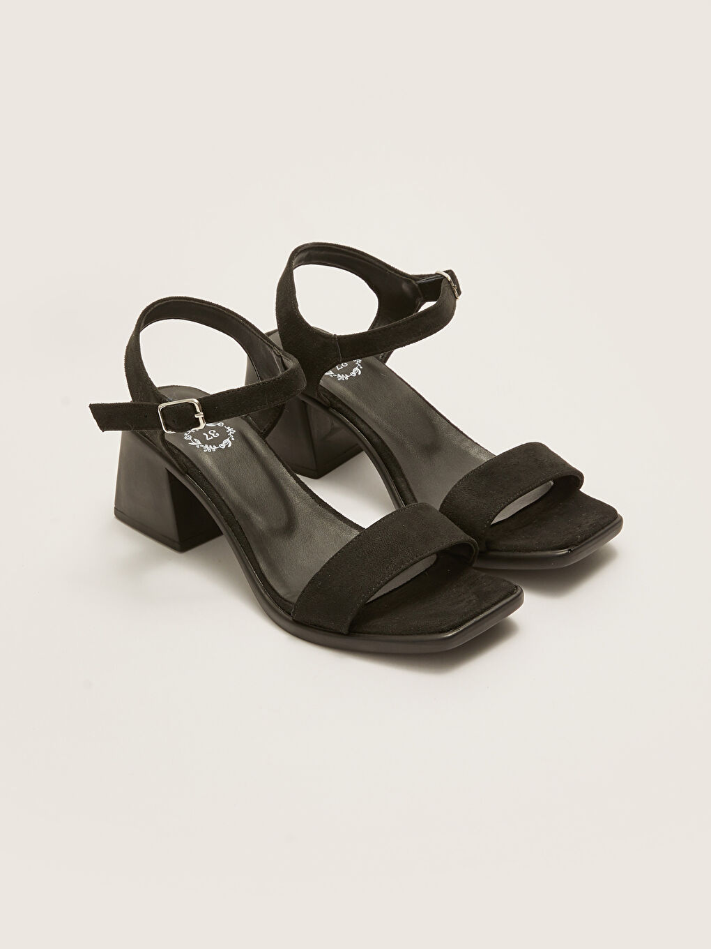 Siyah Tek Bantlı Kadın Süet Topuklu Ayakkabı