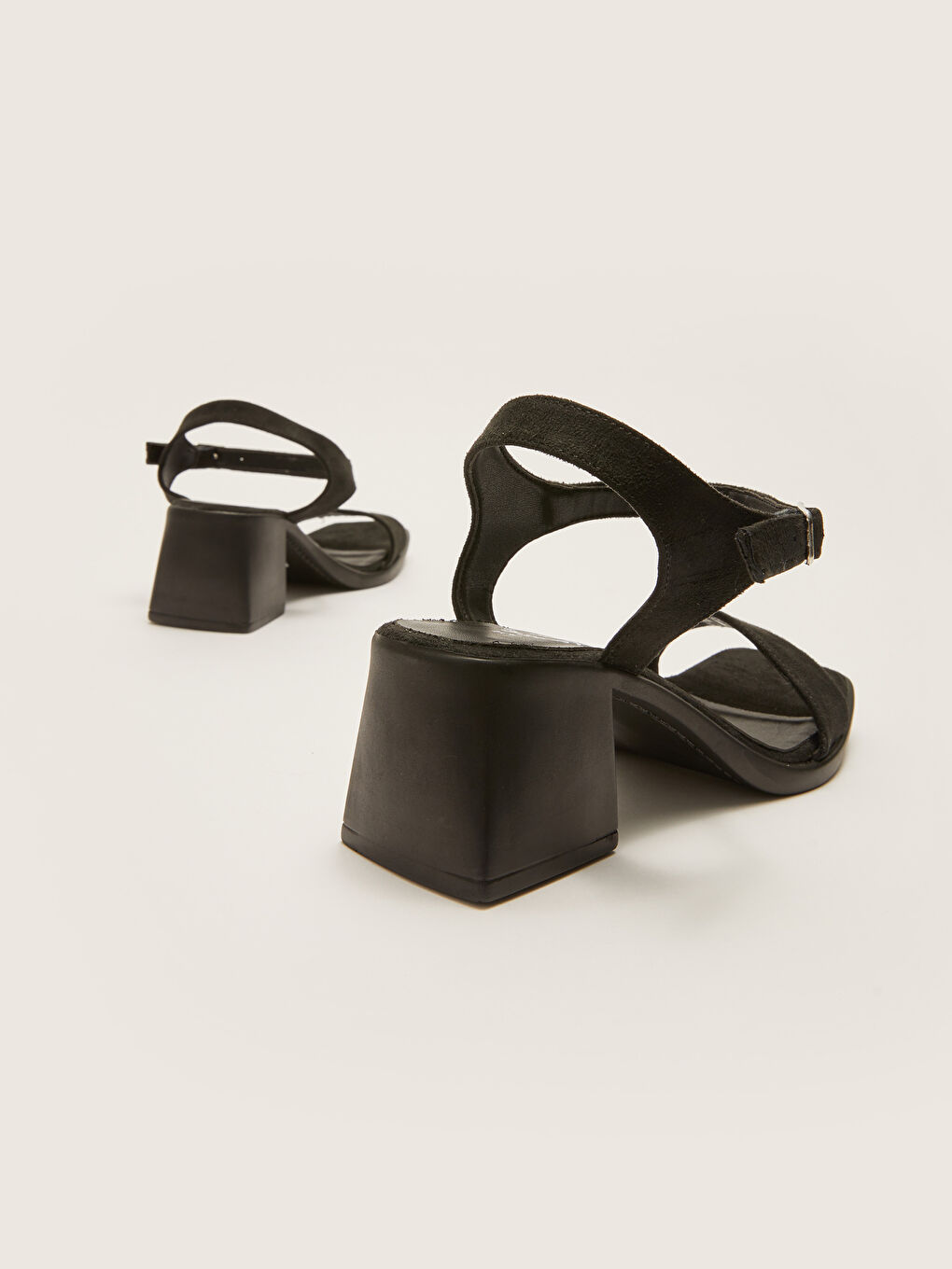 Siyah Tek Bantlı Kadın Süet Topuklu Ayakkabı-4