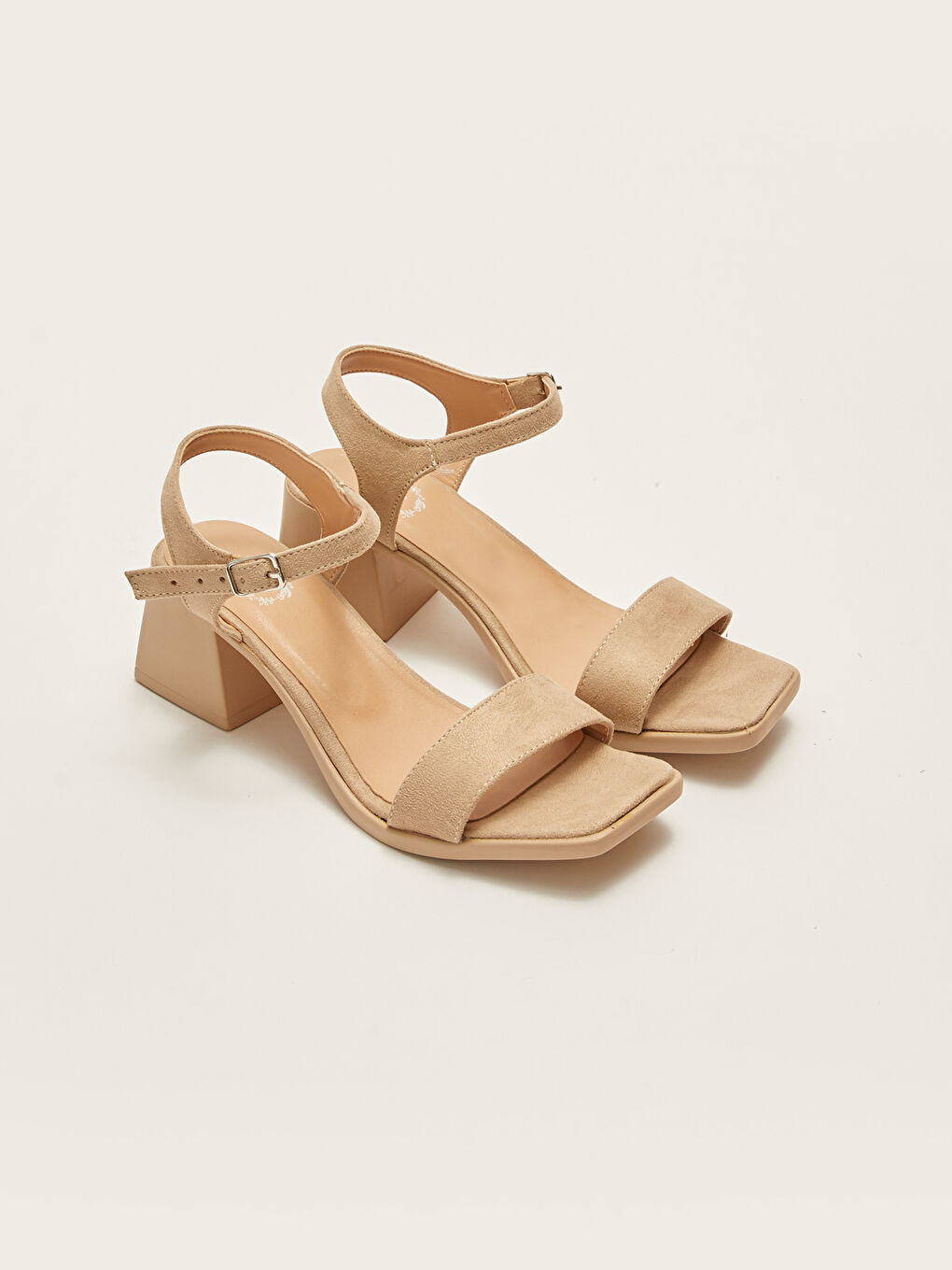 أحذية بكعب عالٍ من جلد الغزال بحزام واحد للسيدات