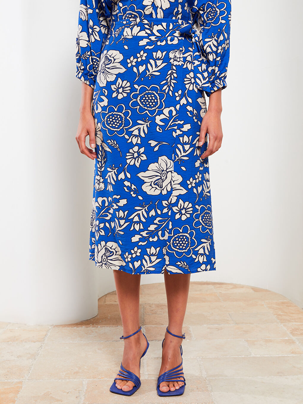 Lacivert Beli Bağlamalı Çiçekli A Kesim Saten Kadın Etek-3