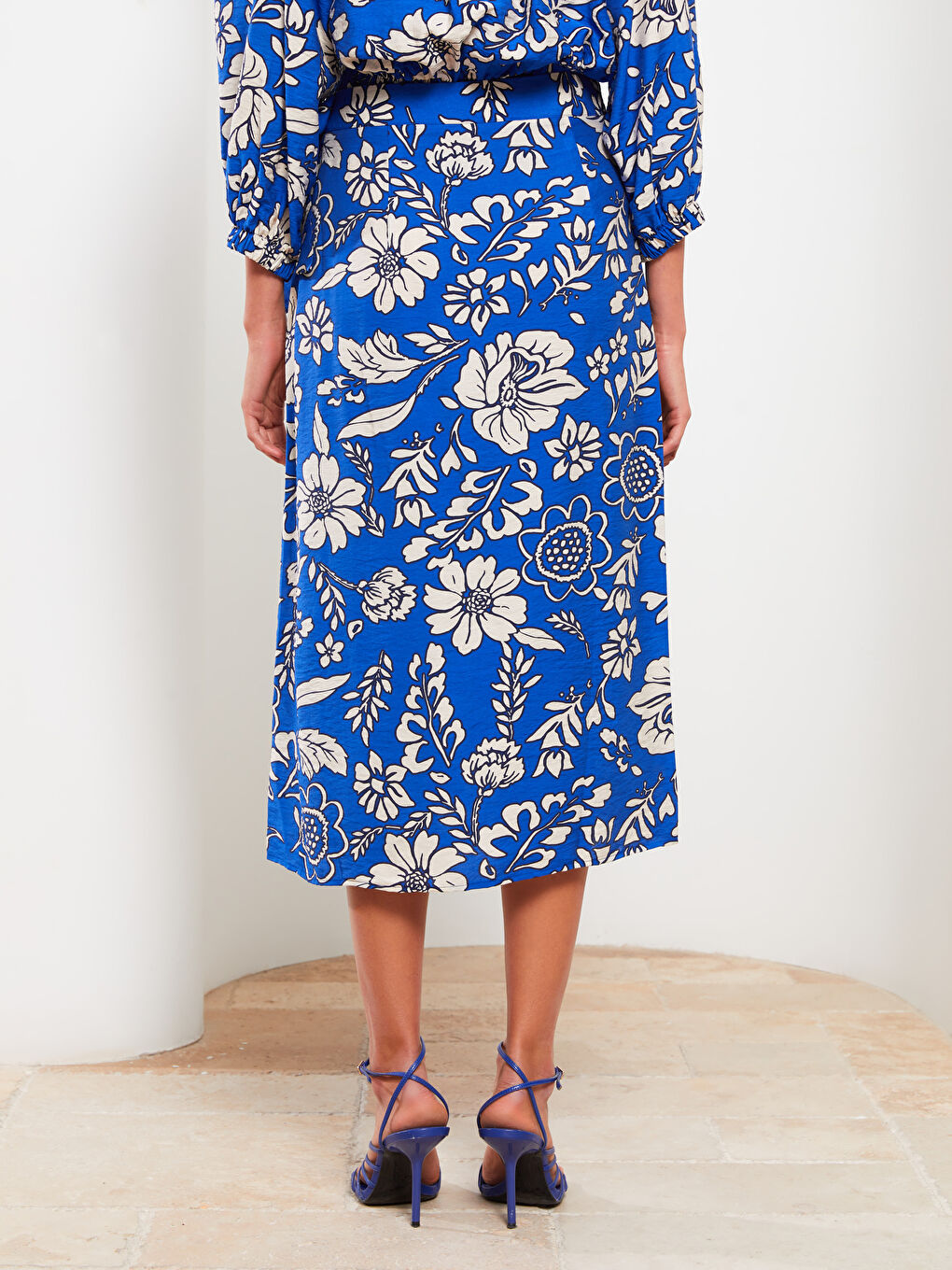 Lacivert Beli Bağlamalı Çiçekli A Kesim Saten Kadın Etek-4