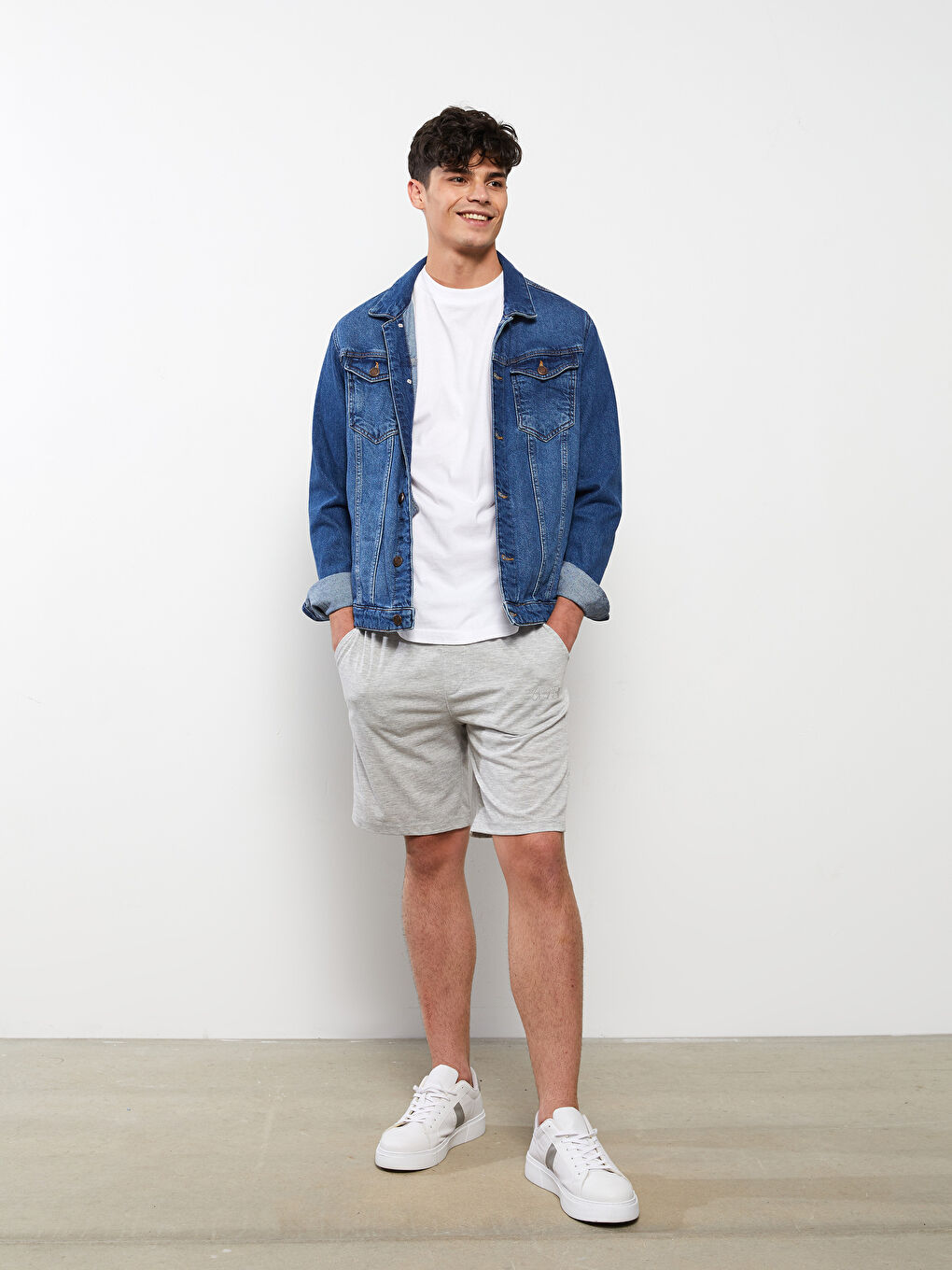 شورت عادي للرجال بوسط مطاطي