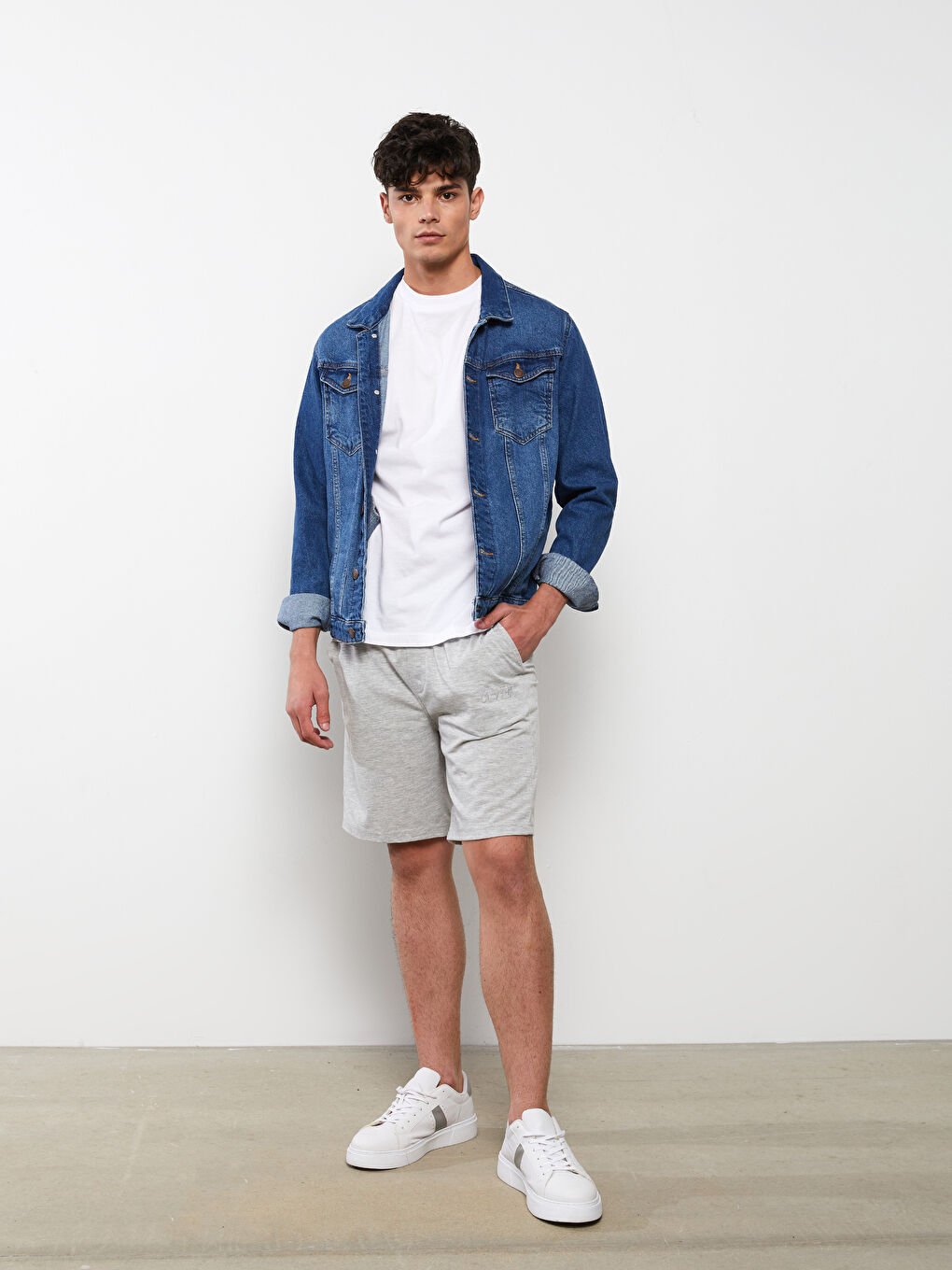 شورت عادي للرجال بوسط مطاطي-1