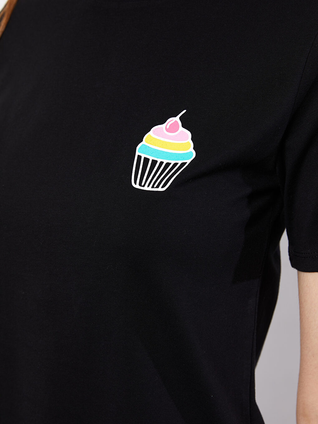 Siyah Bisiklet Yaka Baskılı Kısa Kollu Pamuklu Kadın Tişört-3