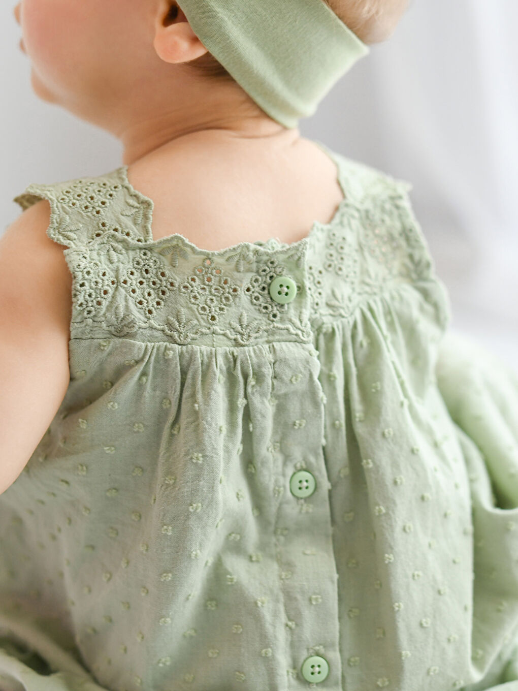 Yeşil Kare Yaka Askılı Kendinden Desenli Kız Bebek Elbise-4