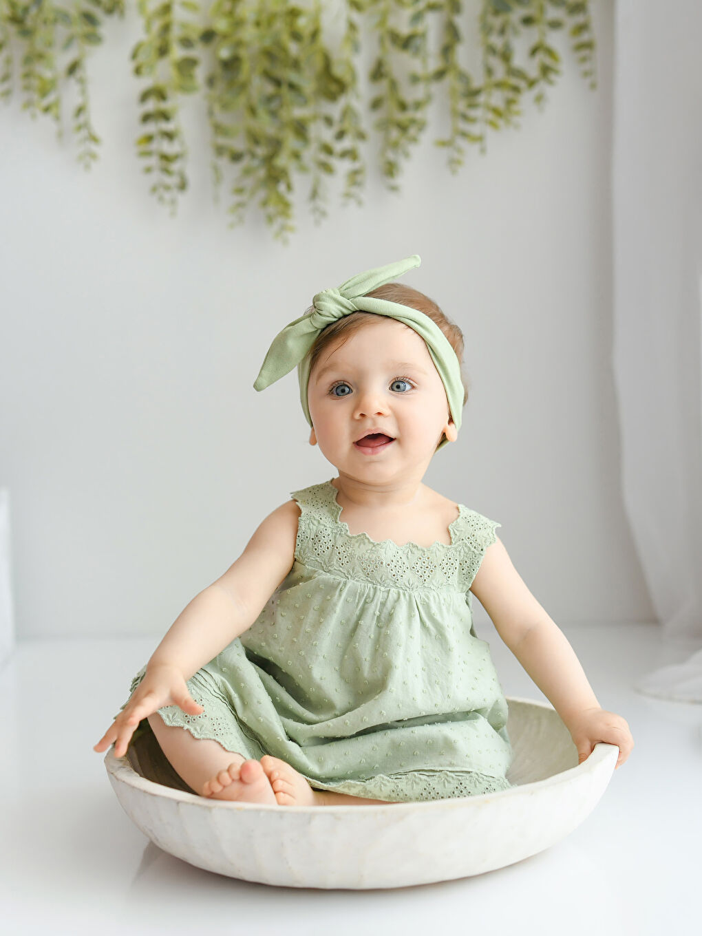 Yeşil Kare Yaka Askılı Kendinden Desenli Kız Bebek Elbise