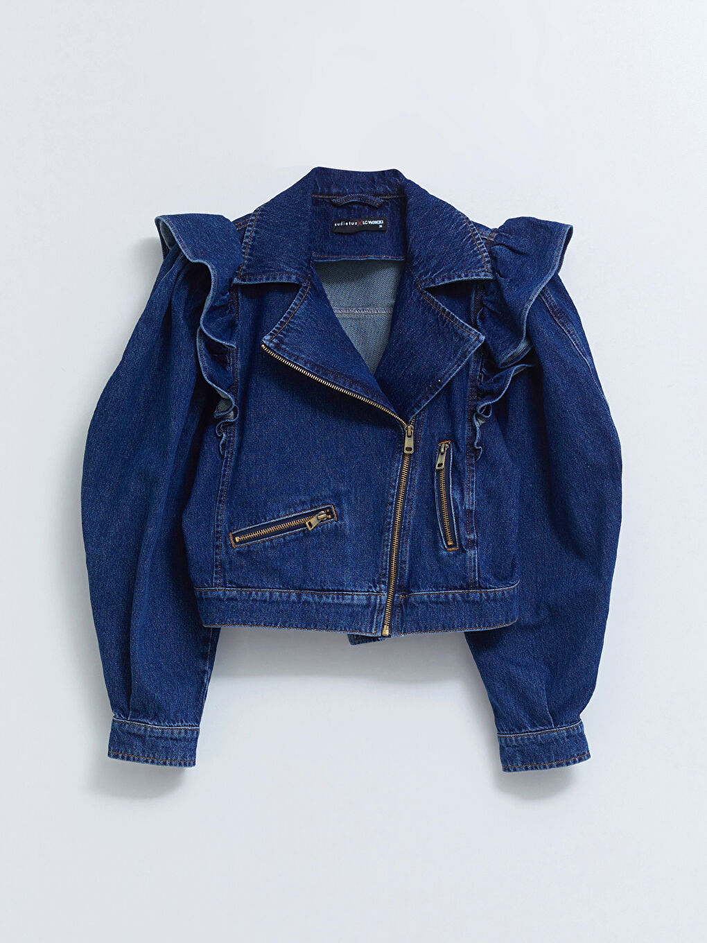 سترة جينز نسائية بياقة بايكر بأكمام منتفخة وتفاصيل كشكشة بسحاب-5