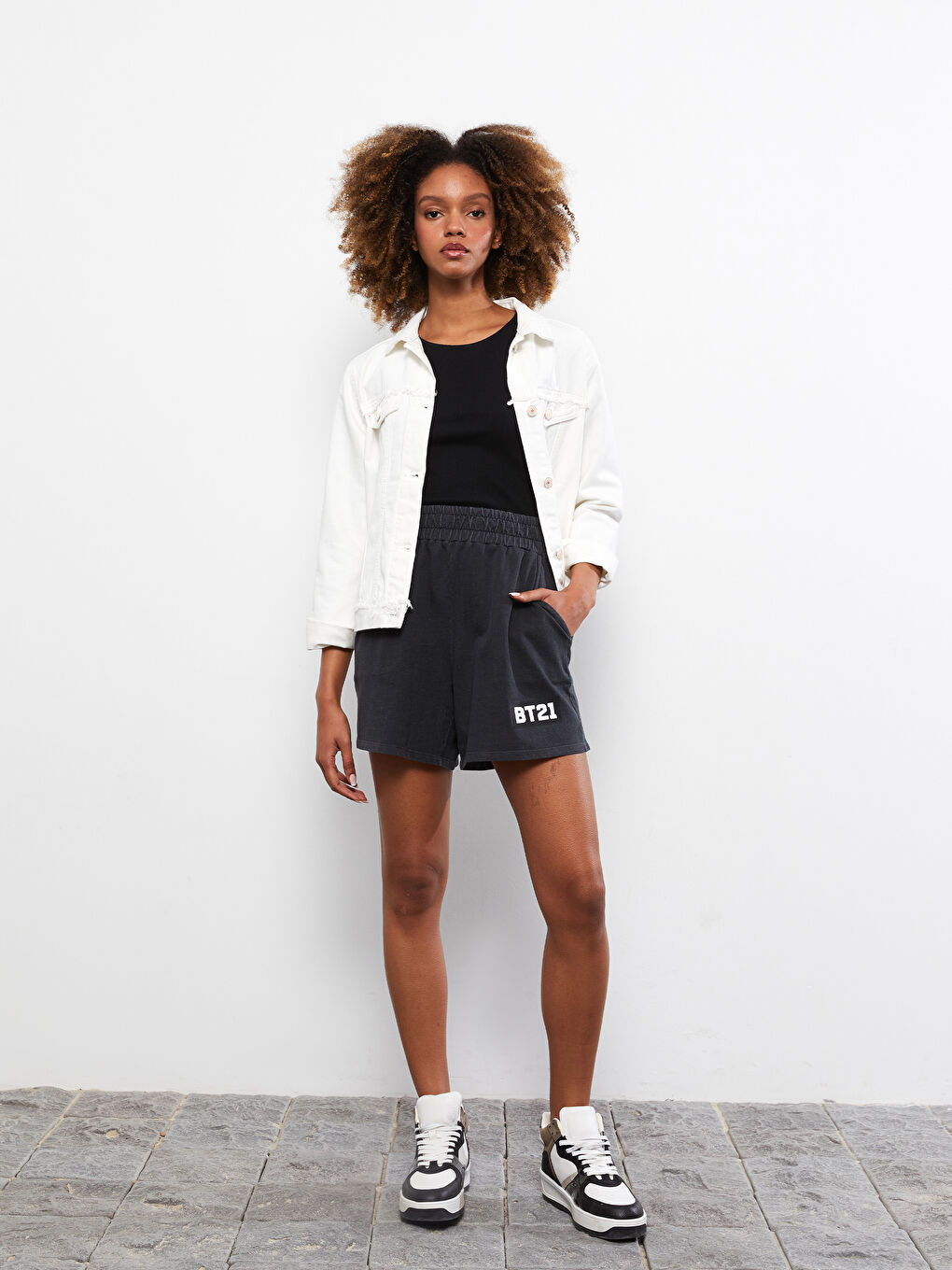 شورت برمودا مطبوع للسيدات بي تي 21 بخصر مطاطي-1