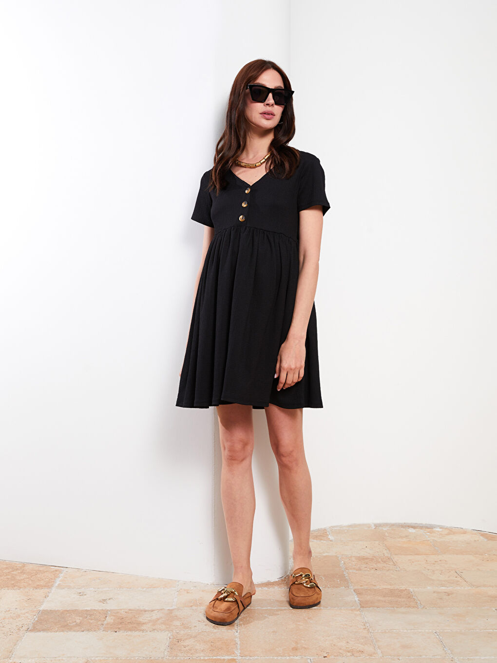 Siyah V Yaka Düz Kısa Kollu Krinkle Hamile Elbise-1