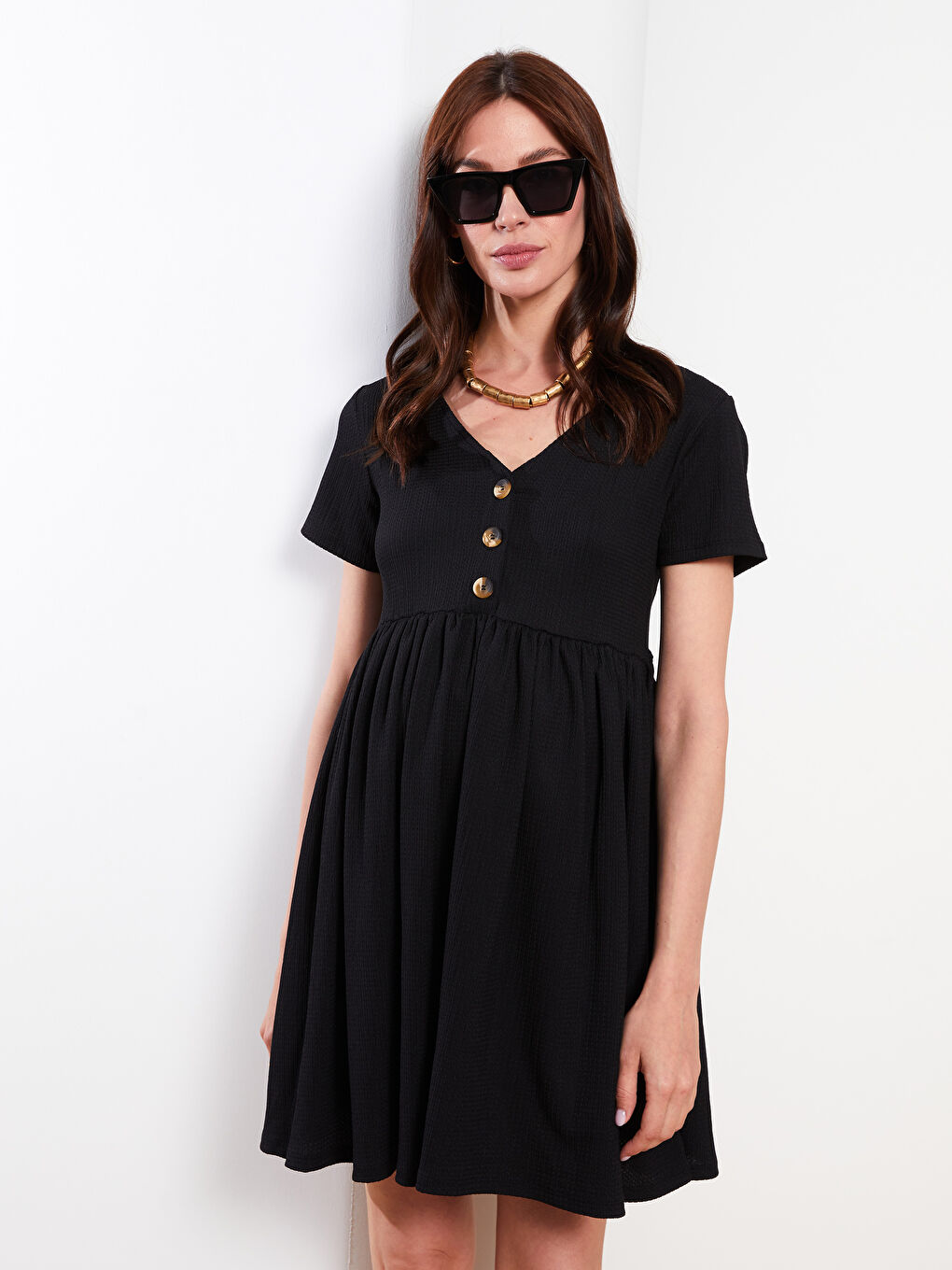 Siyah V Yaka Düz Kısa Kollu Krinkle Hamile Elbise-2