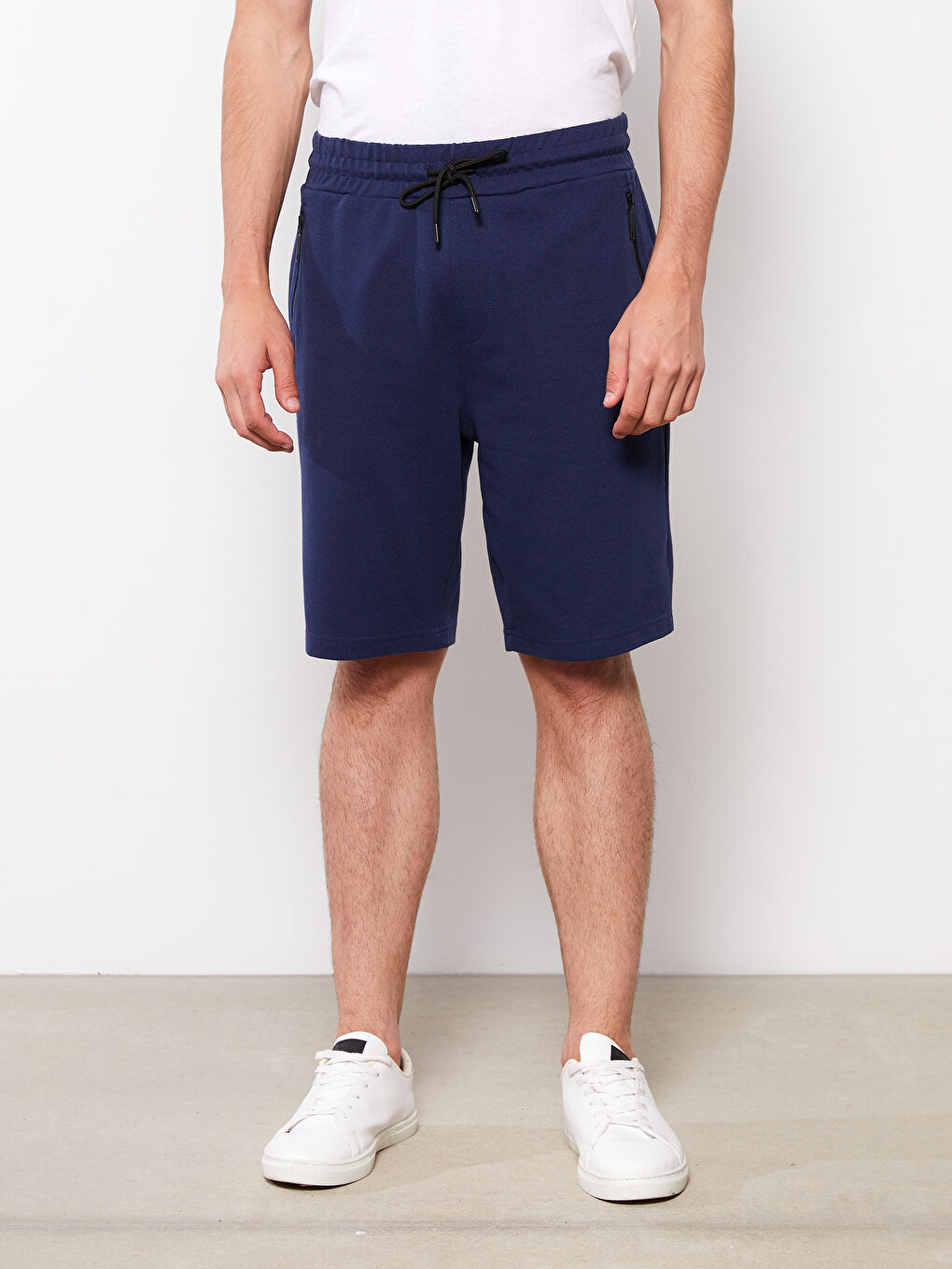 LC Waikiki Regular Fit Men's Shorts with Elastic Waist -S2J485Z8-DWP