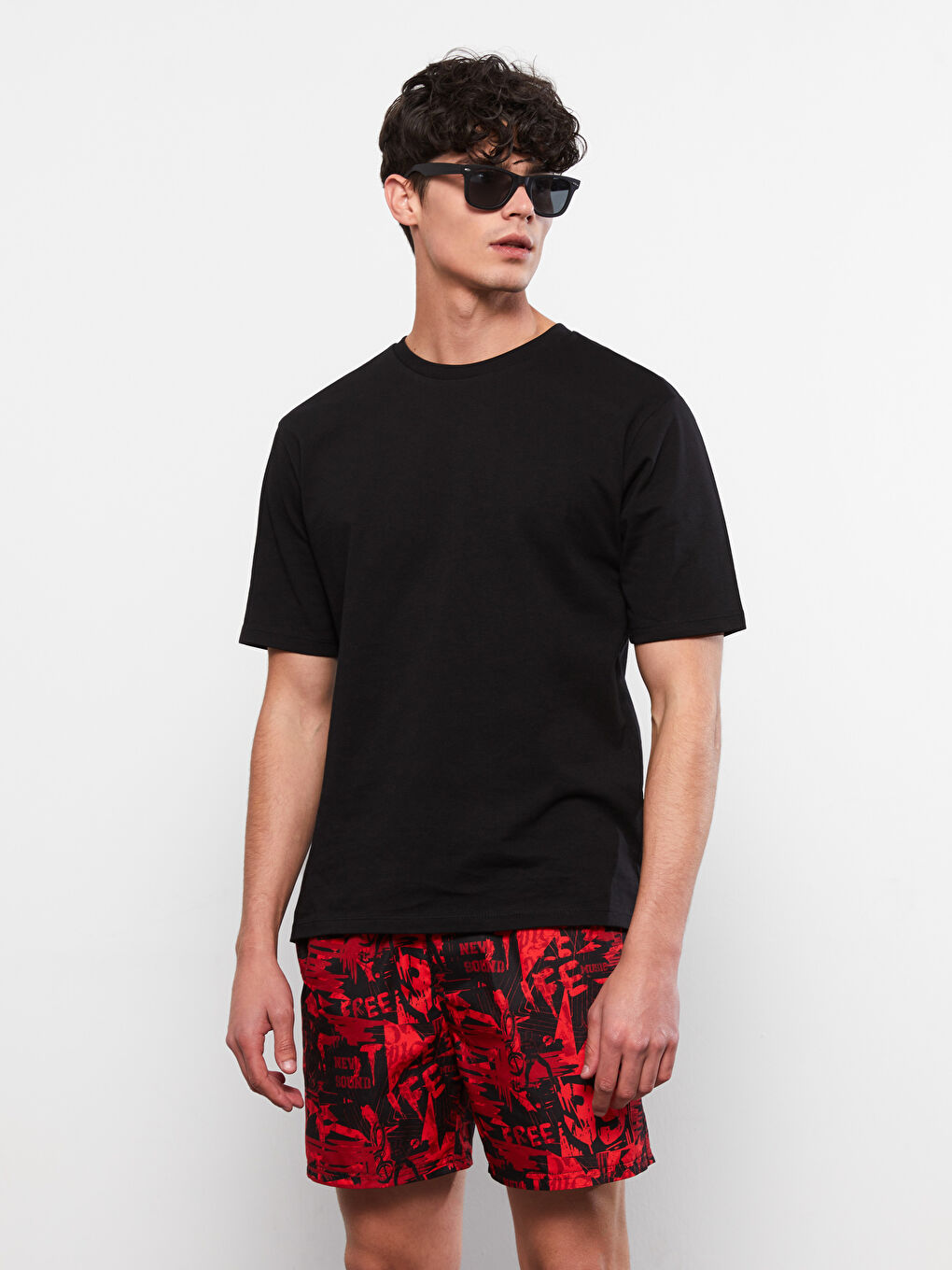 Kırmızı Kısa Boy Desenli Erkek Deniz Şortu