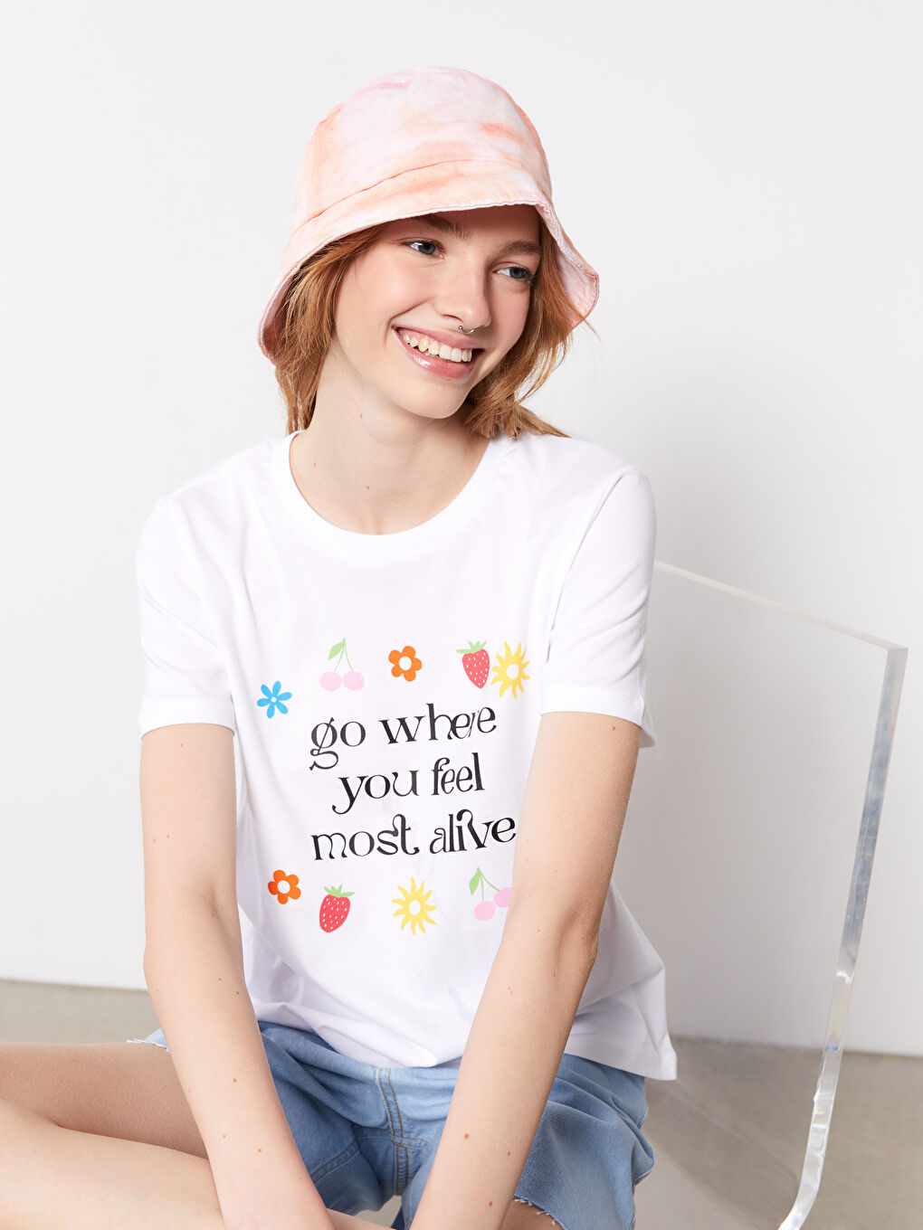 Crew Neck Printed Short Sleeve Women's Crop Top