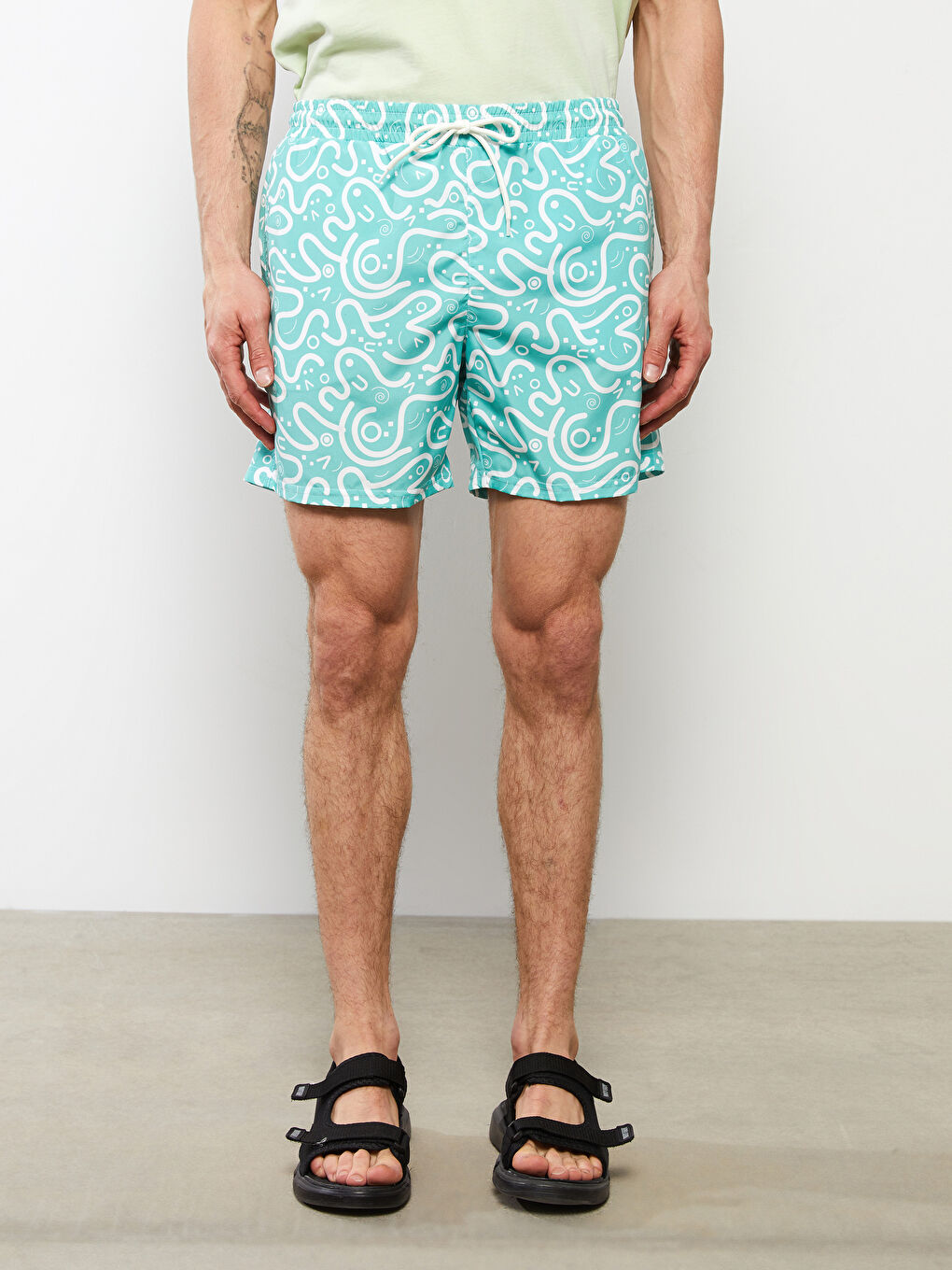 LCW SWIMWEAR ملابس سباحة رجالي قصيرة مطبوعة -S2J615Z8-LRL