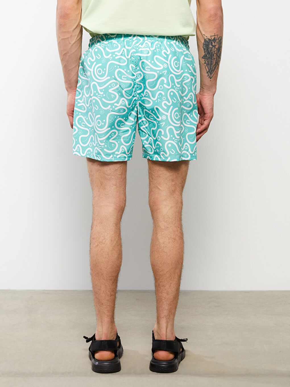LCW SWIMWEAR ملابس سباحة رجالي قصيرة مطبوعة -S2J615Z8-LRL
