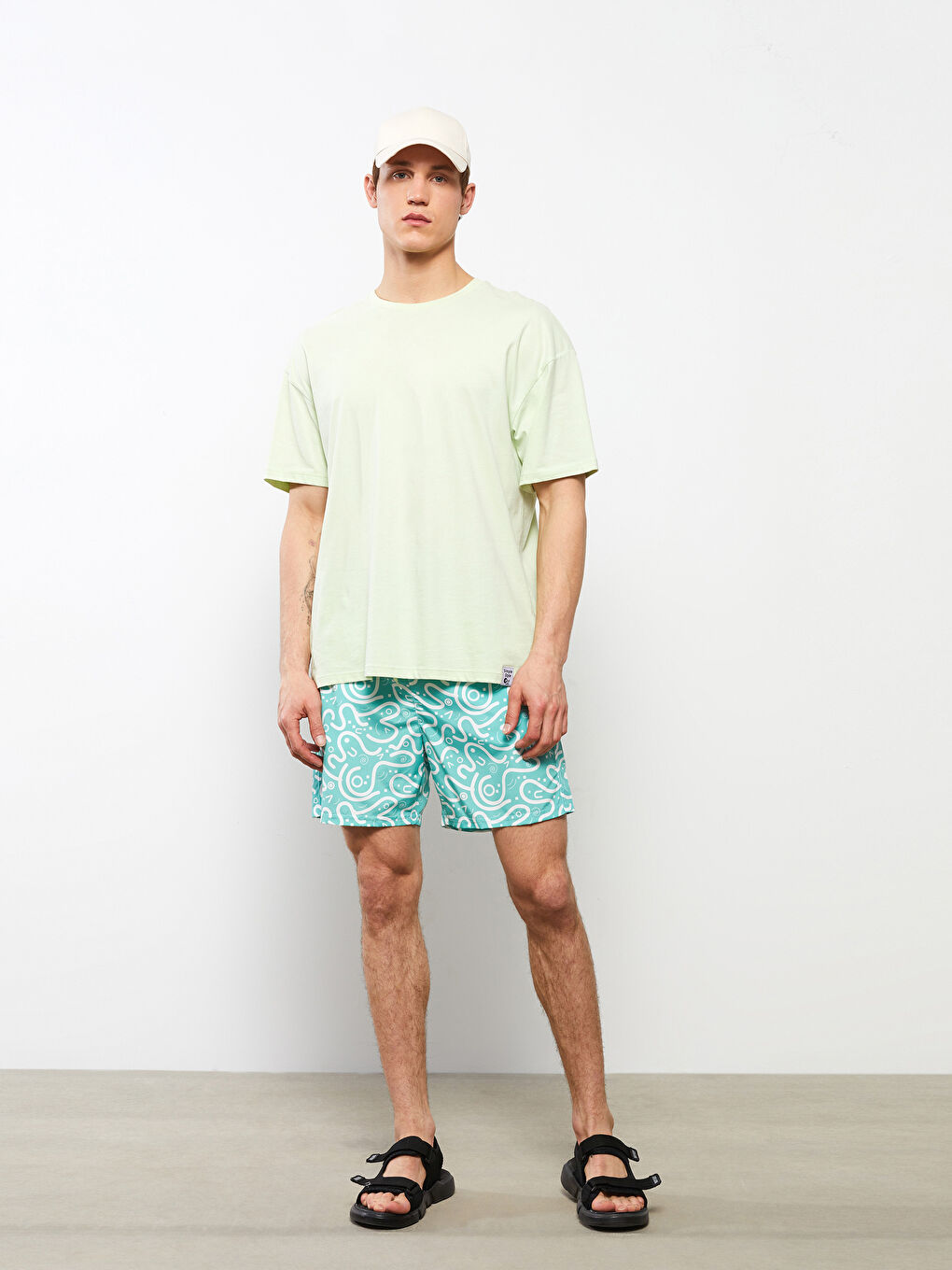 LCW SWIMWEAR ملابس سباحة رجالي قصيرة مطبوعة -S2J615Z8-LRL