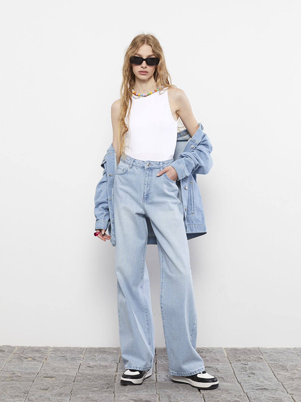 Beyaz Bisiklet Yaka Düz Kolsuz Çıt Çıtlı Kadın Bodysuit-2