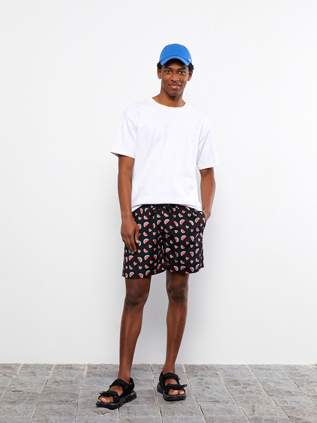 Siyah Kısa Boy Baskılı Erkek Deniz Şortu