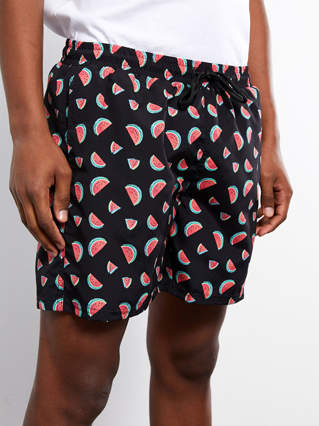 Siyah Kısa Boy Baskılı Erkek Deniz Şortu-2