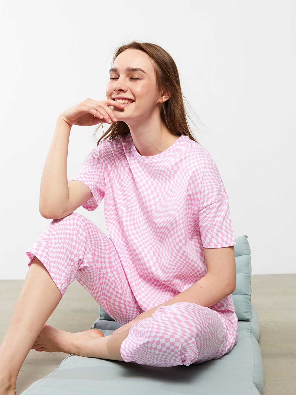 Pembe Bisiklet Yaka Desenli Kısa Kollu Pamuklu Kadın Pijama Takımı