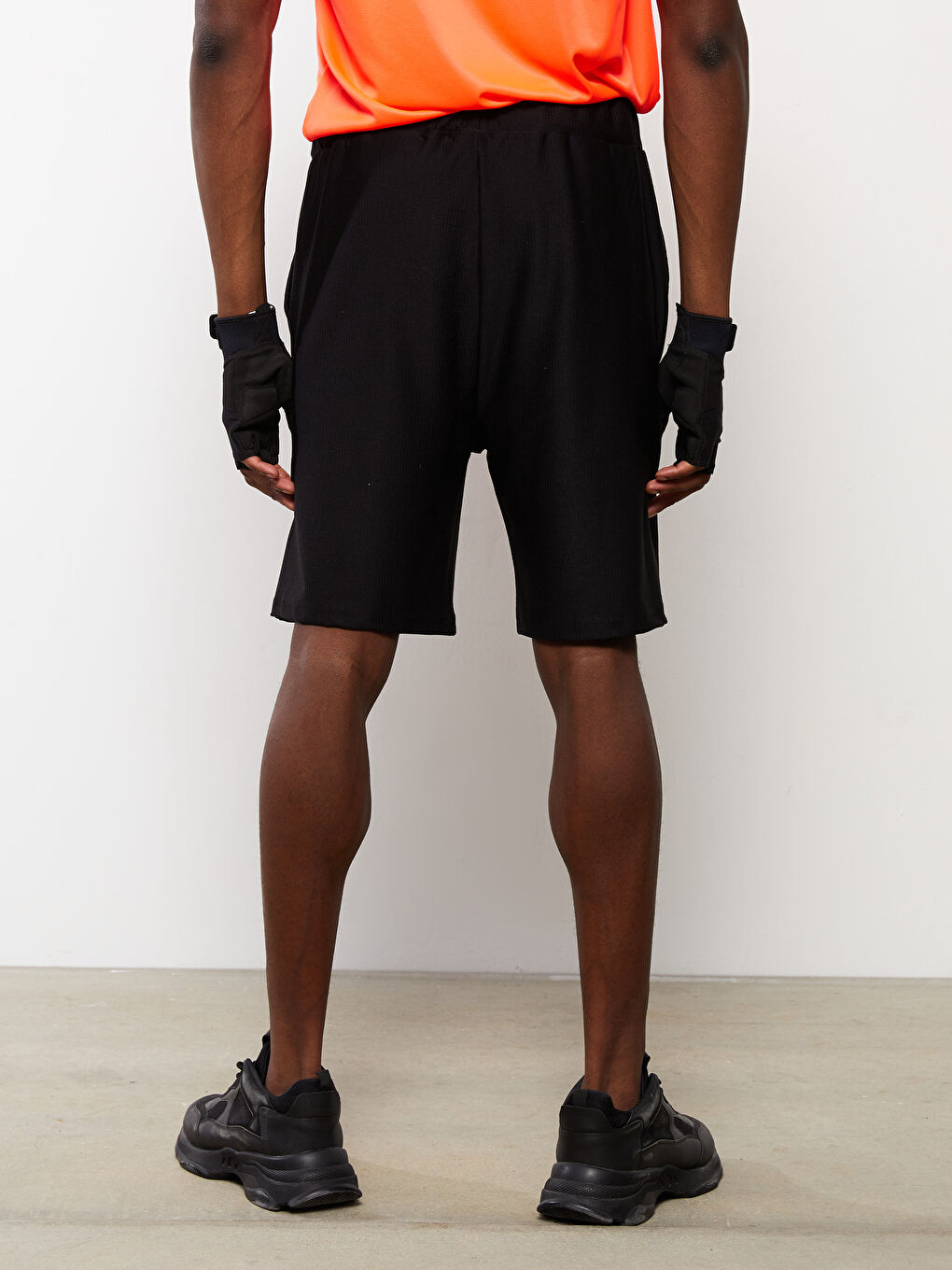 Siyah Standart Kalıp Erkek Spor Şort-3