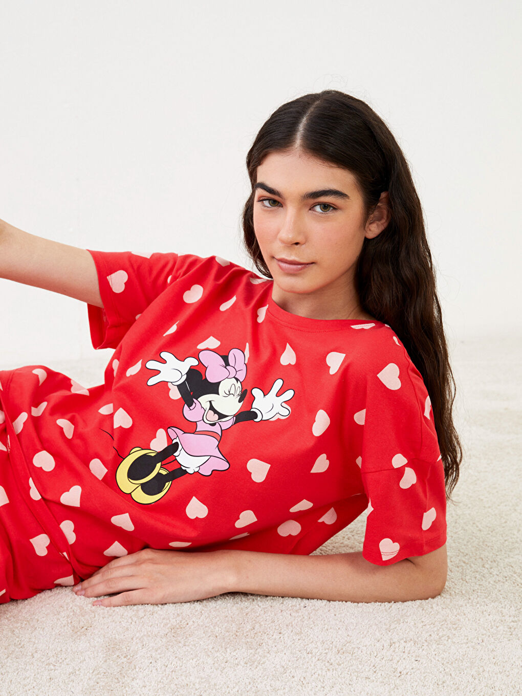 Kırmızı Bisiklet Yaka Minnie Mouse Baskılı Kısa Kollu Pamuklu Kadın Pijama Takımı-1