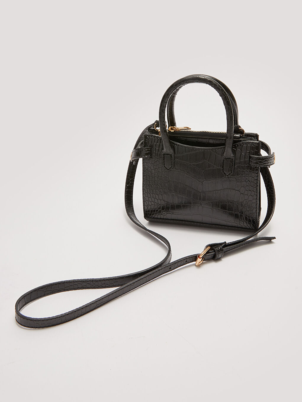 Siyah Deri Görünümlü Kadın Çapraz Çanta