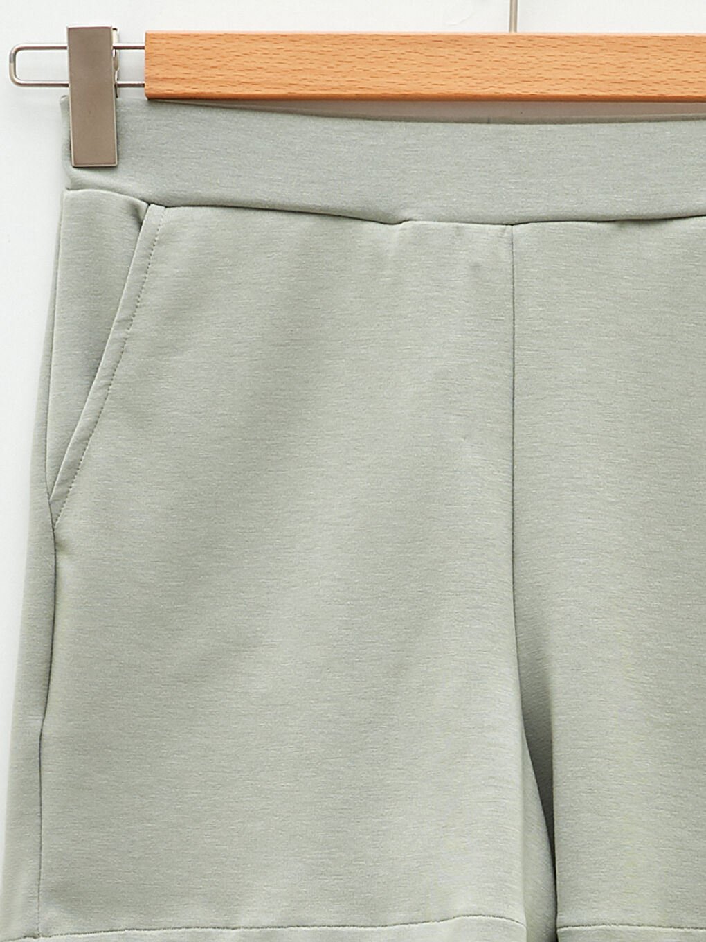 Yeşil Beli Lastikli Düz Cep Detaylı Kadın Şort-7