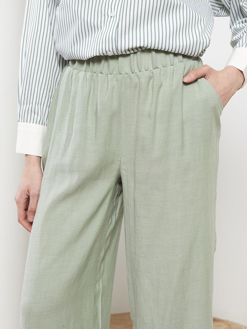 LCW Modest Kadın Beli Lastikli Rahat Kalıp Düz Pantolon -S2J816Z8-S2X