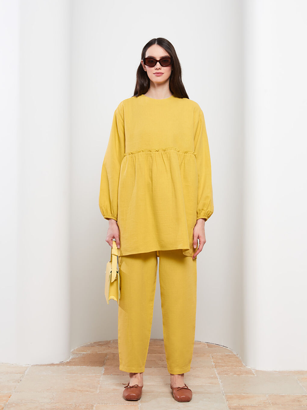 Sarı Beli Lastikli Rahat Kalıp Düz Müslin Kumaş Kadın Pantolon
